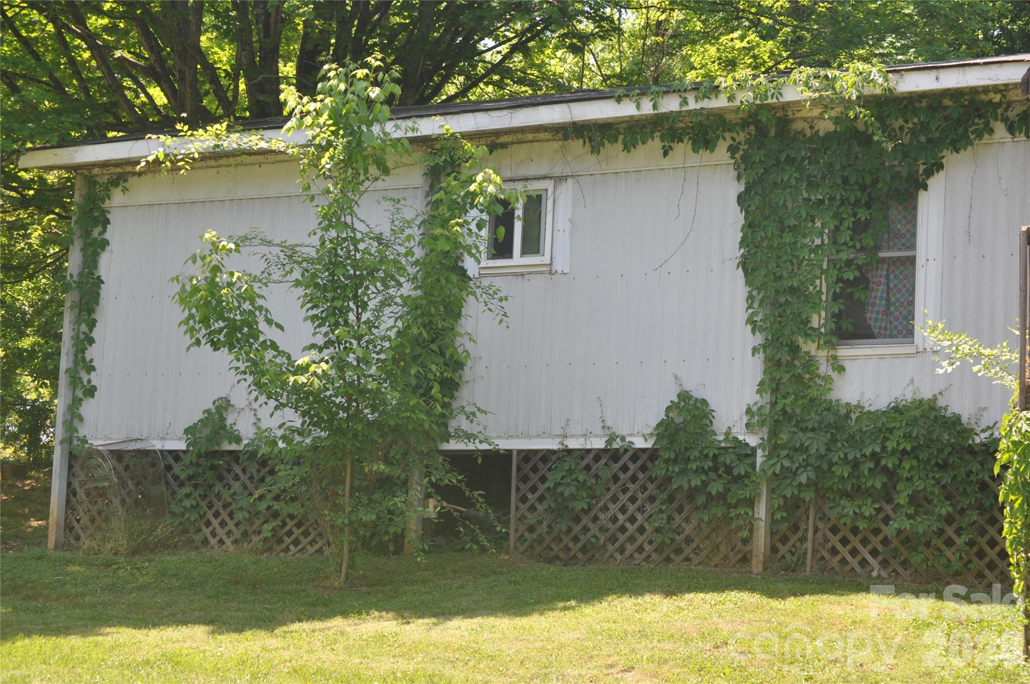 Paradise Point - Land