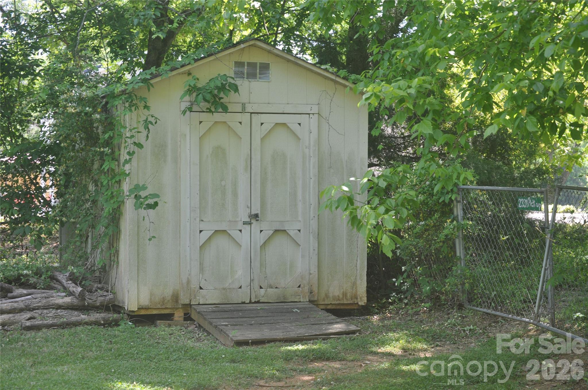 Paradise Point - Land