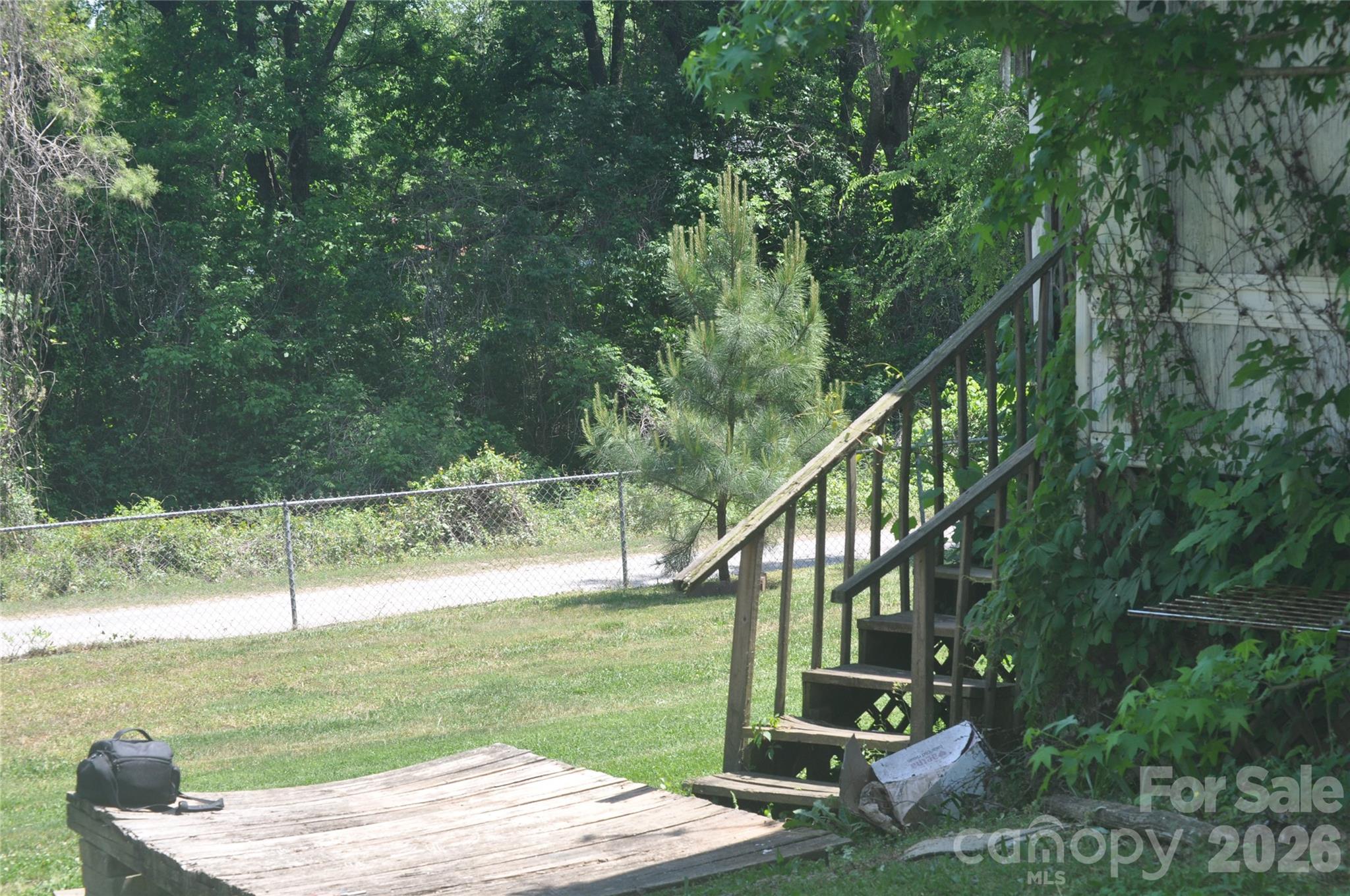 Paradise Point - Land