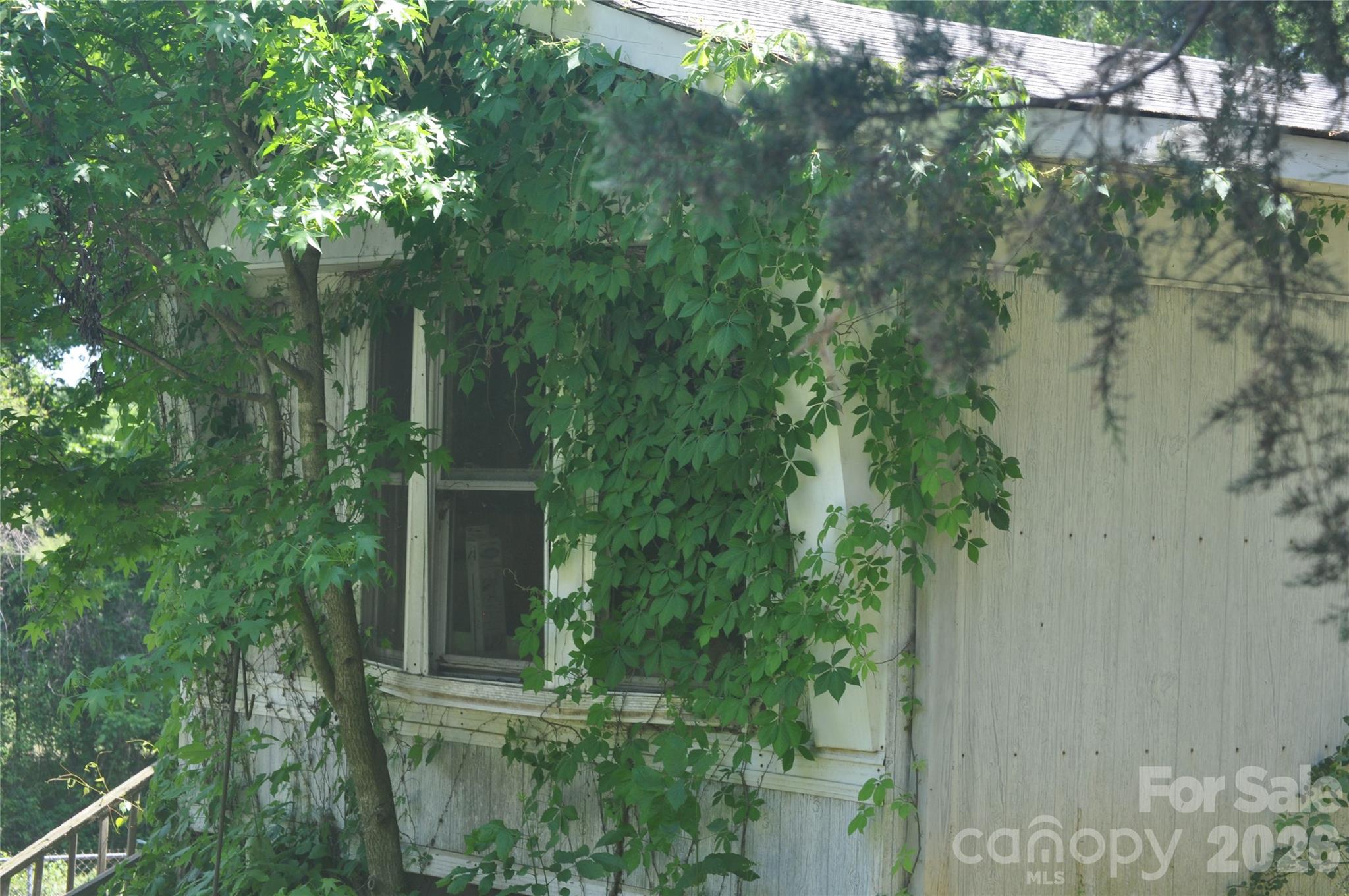 Paradise Point - Land