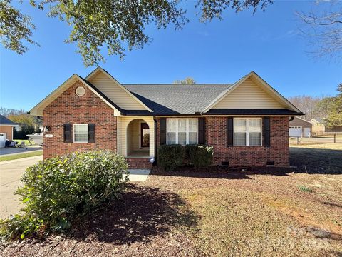 Photo of 1751 Knights Drive, Denver, NC 28037 (MLS # 4303405)