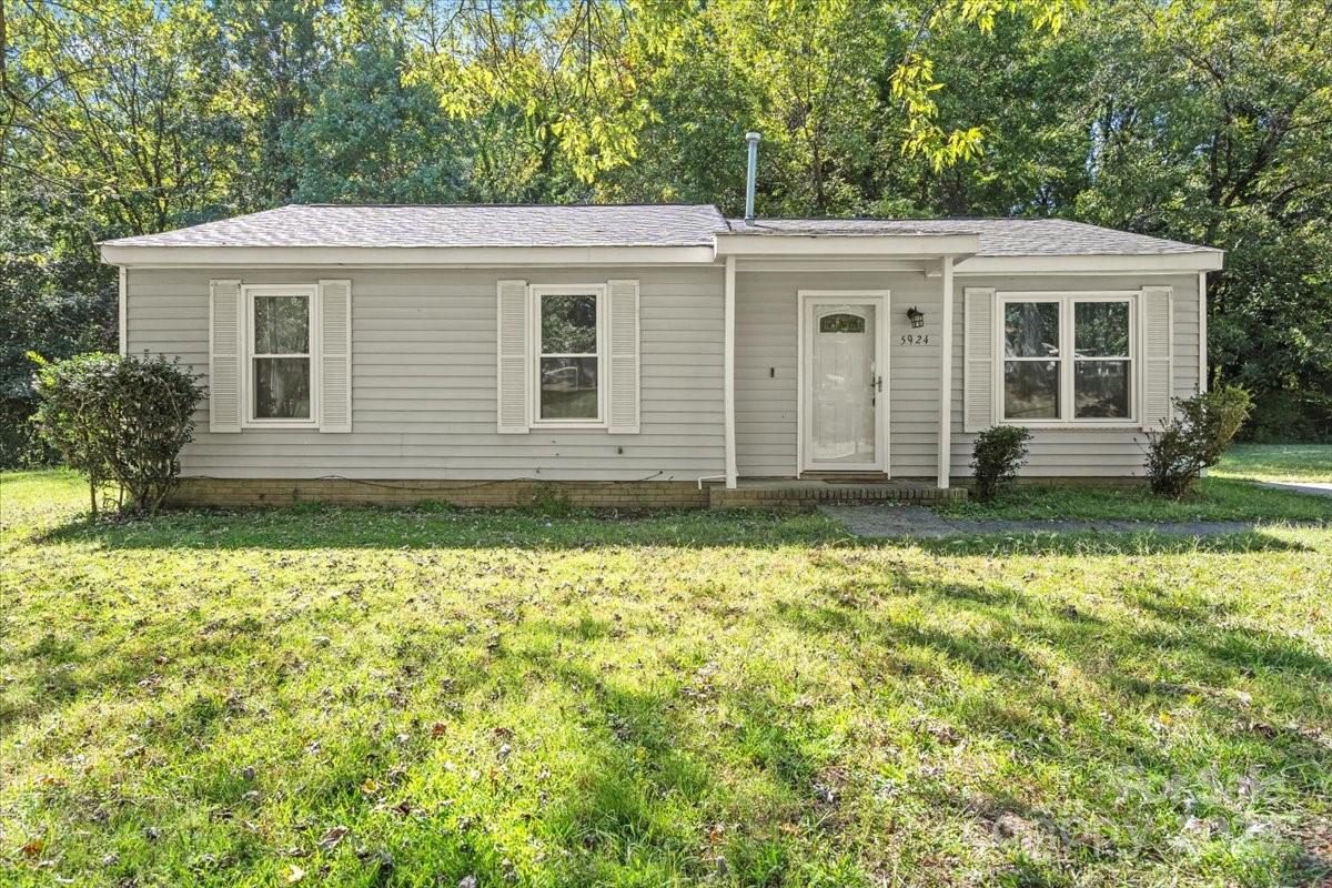 5924 Bridlewood Lane