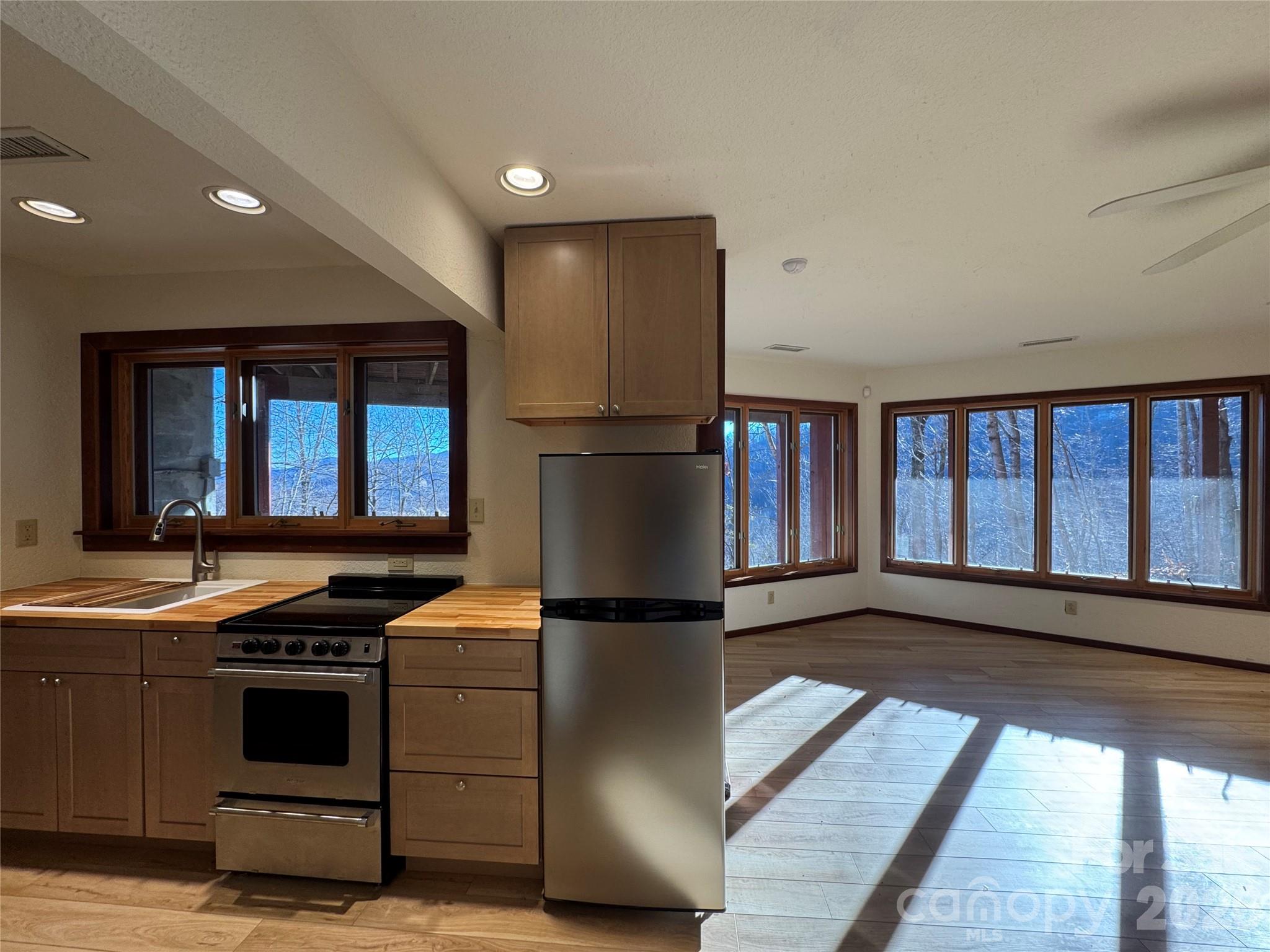 Laurel Ridge - Residential