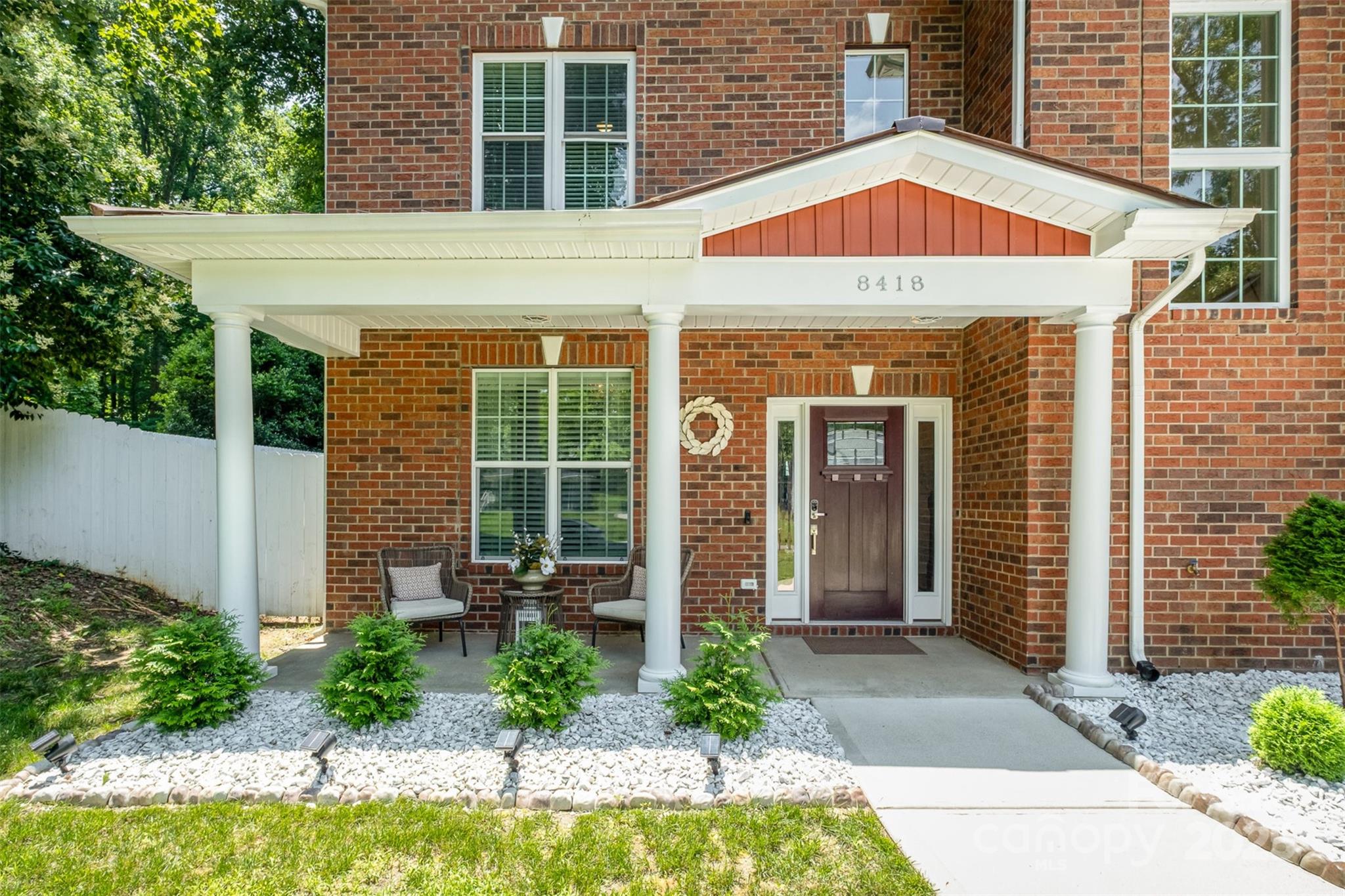 8418 Knollwood Circle