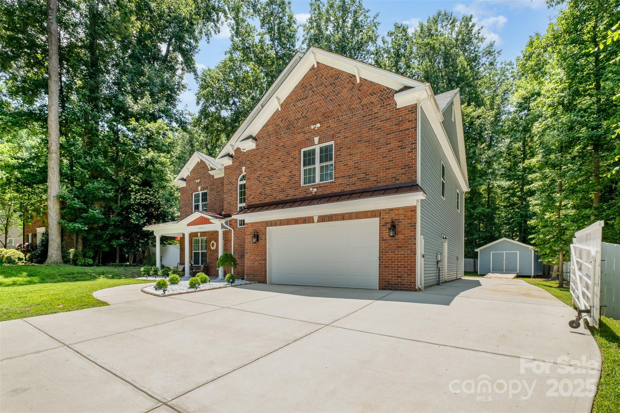 8418 Knollwood Circle