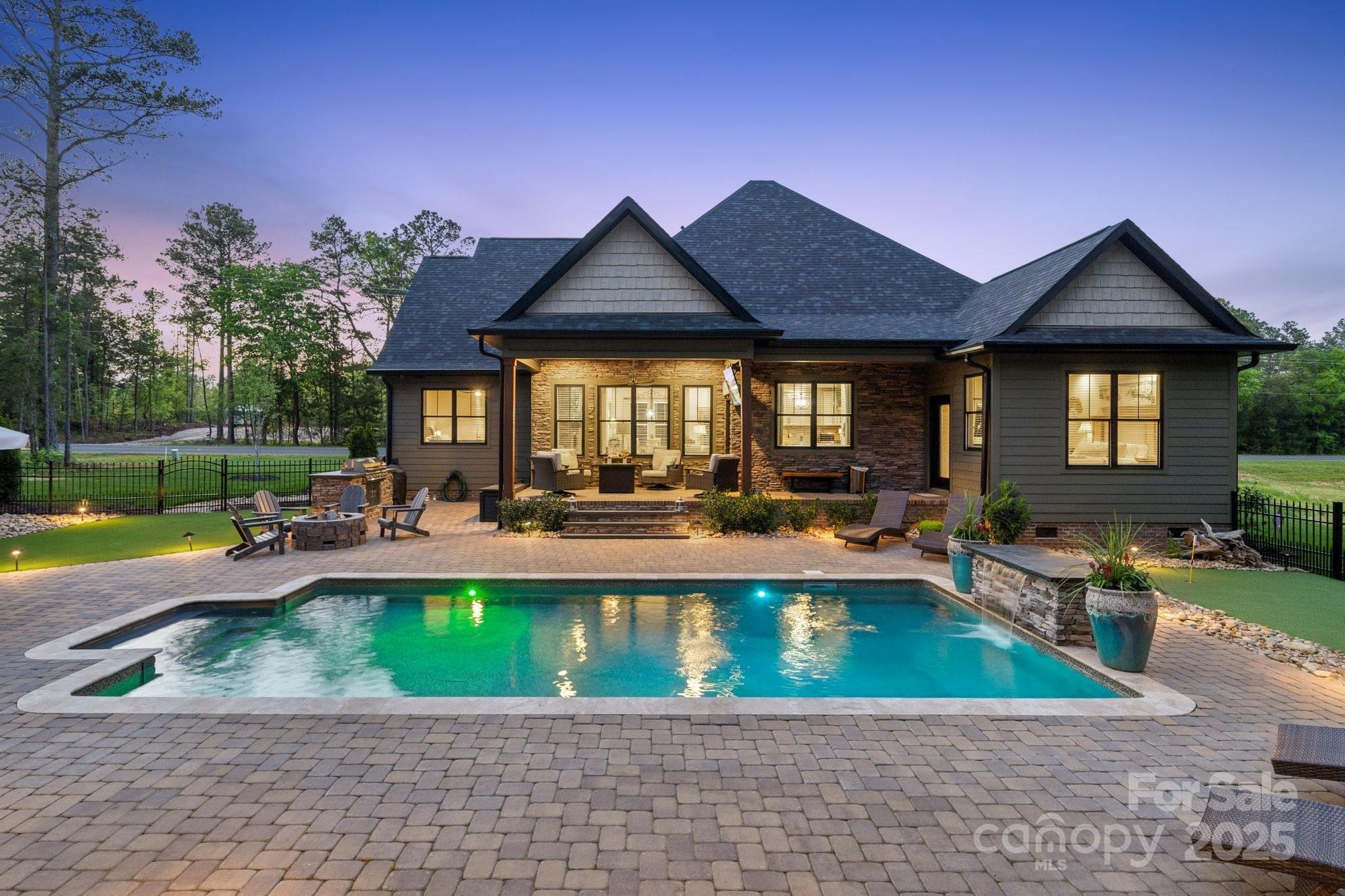 425 W North Corner Road