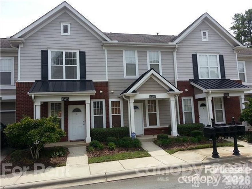 Location, Location, Location !!! Ballantyne townhouse featuring 2 bedrooms and 2.5 baths !! Great location, excellent neighborhood with great schools and convenient access to shopping, dining, and so much more. Publix is across the street. You will love this open floor plan. Great for comfort living and entertaining your guest.   Home features kitchen large enough for a breakfast table or enjoy a meal at the bar, has a dining area and family room. Hardwood floors throughout the main level, large primary bedroom with walk-in closet and primary bath.
Do not disturb the tenant.
