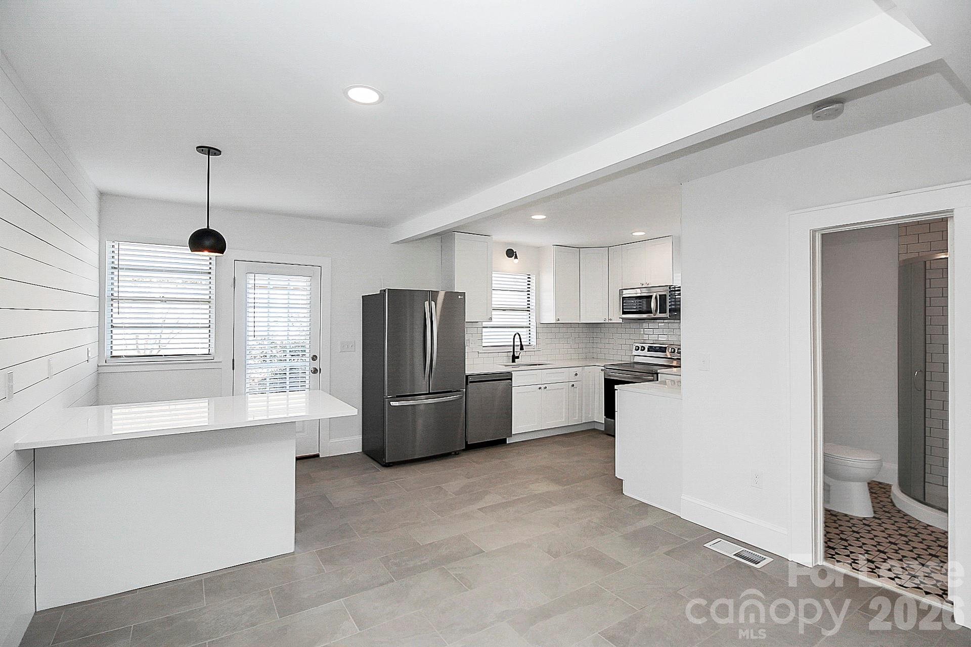 3121 Kirkland Avenue