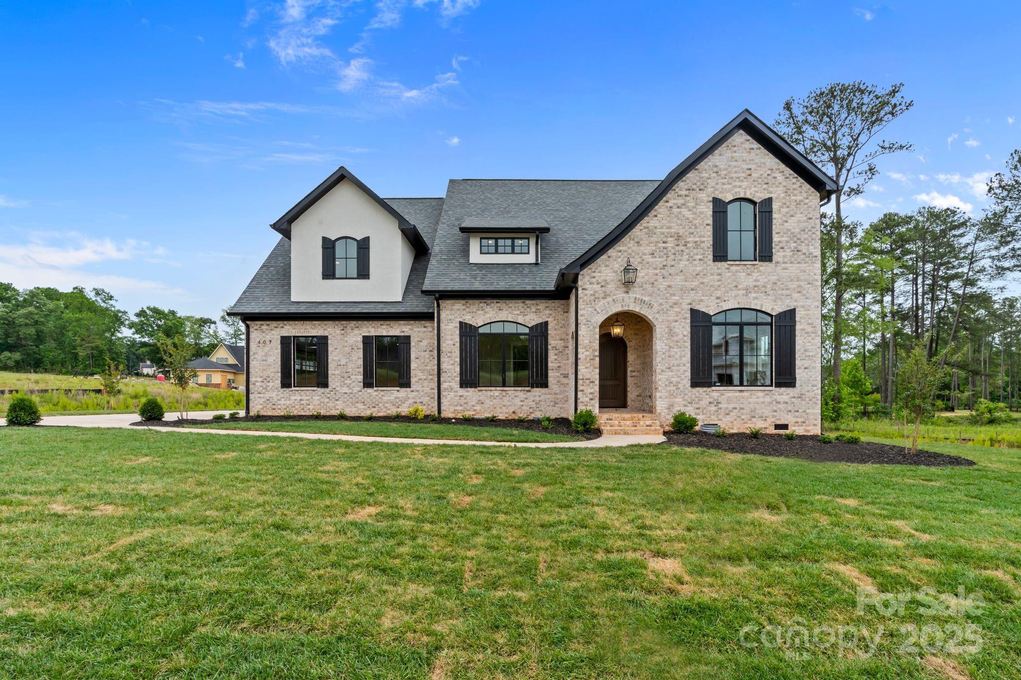 407 Crepe Myrtle Lane