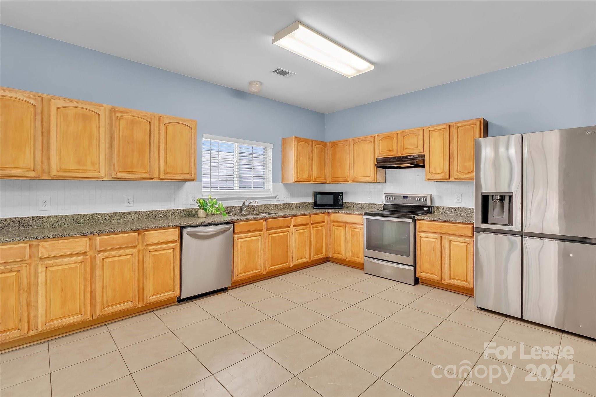 Hamilton Lakes - Residential Lease