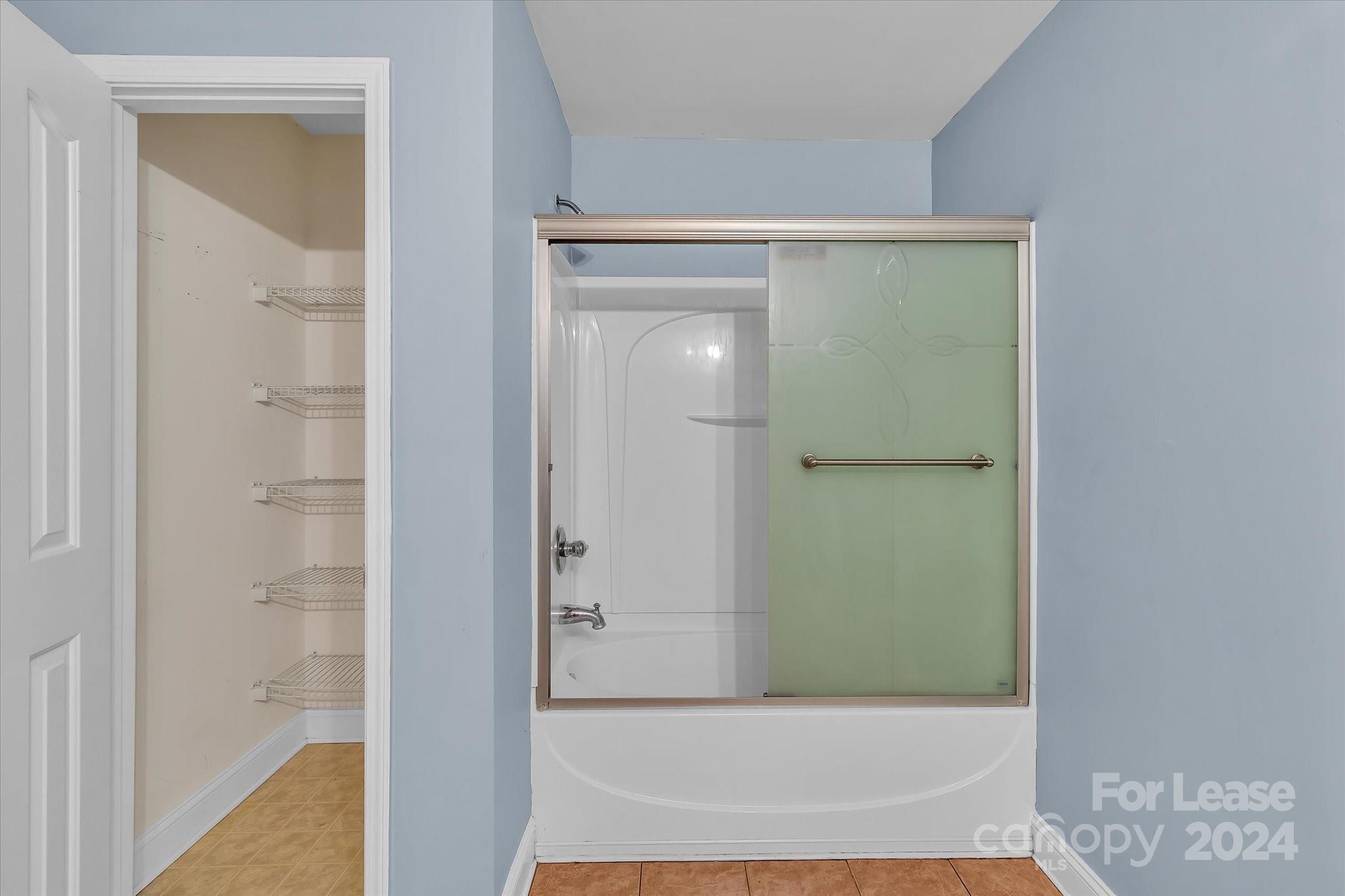 Hamilton Lakes - Residential Lease