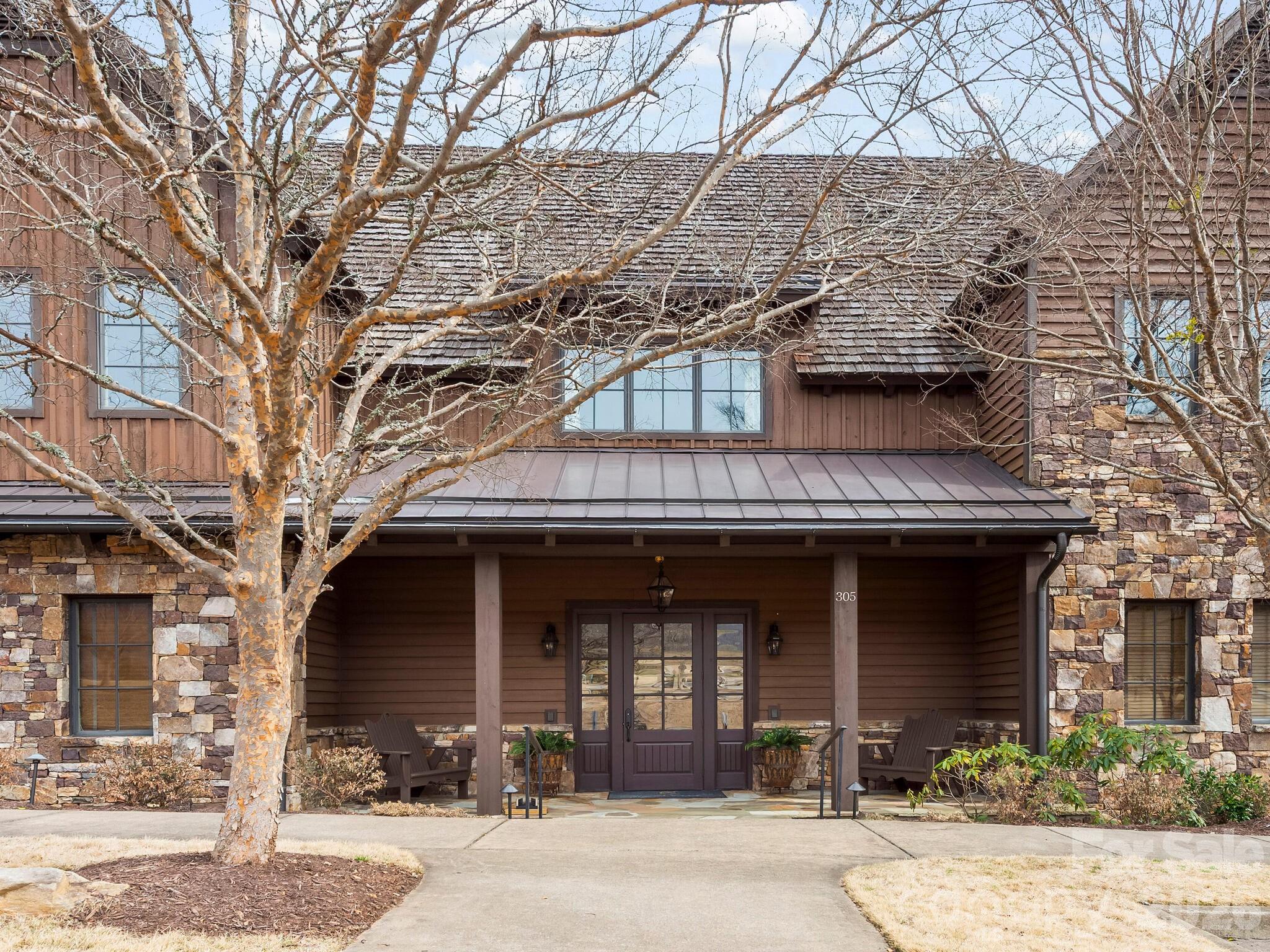 305 Clubhouse Lane B-301