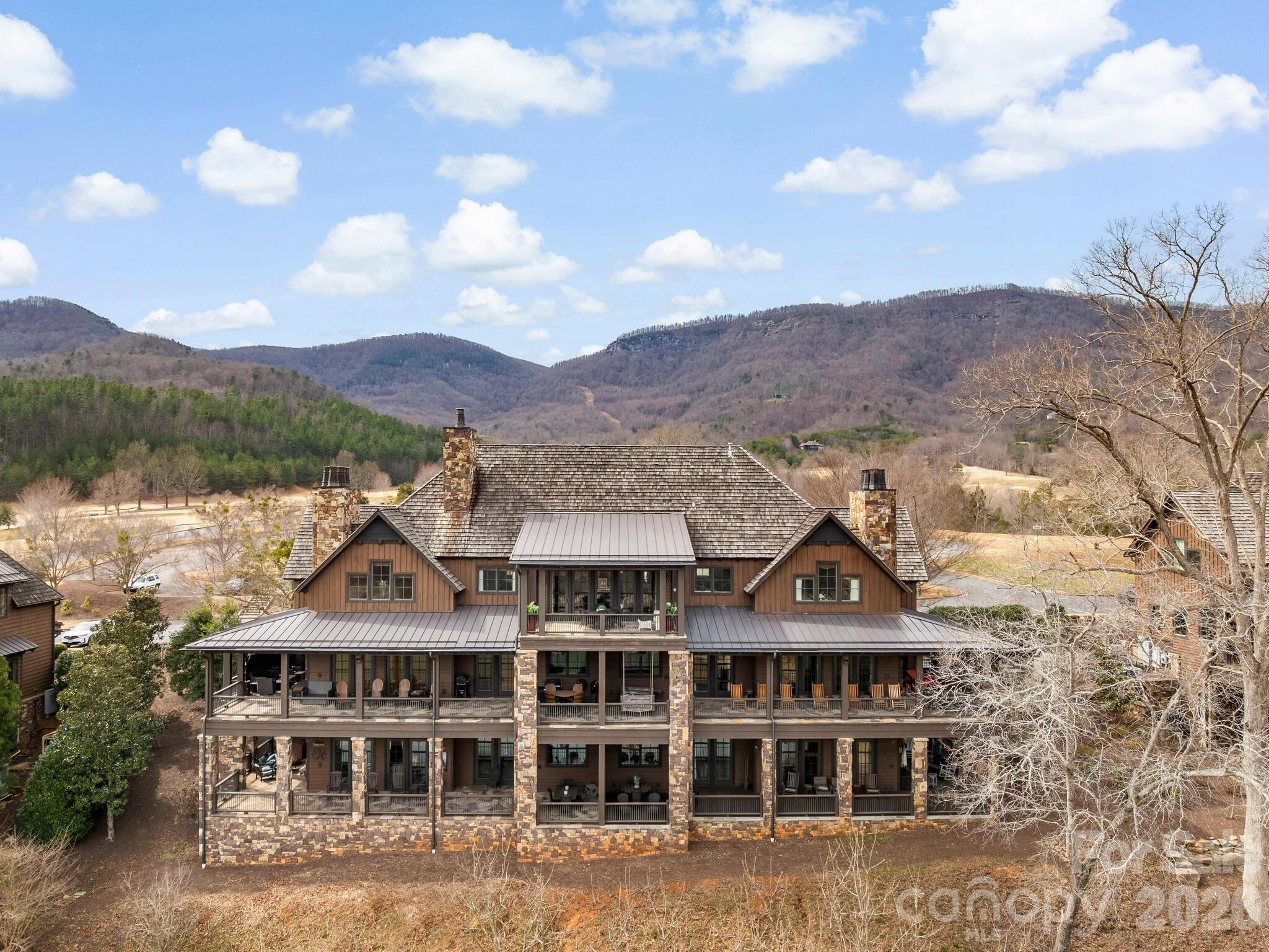 305 Clubhouse Lane B-301