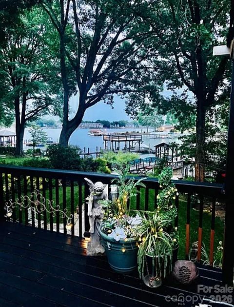 Photo of 21510 Norman Shores Drive, Cornelius, NC 28031 (MLS # 4368020)