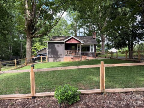 Photo of 40 Dove Haven Lane, Hendersonville, NC 28791 (MLS # 4386023)