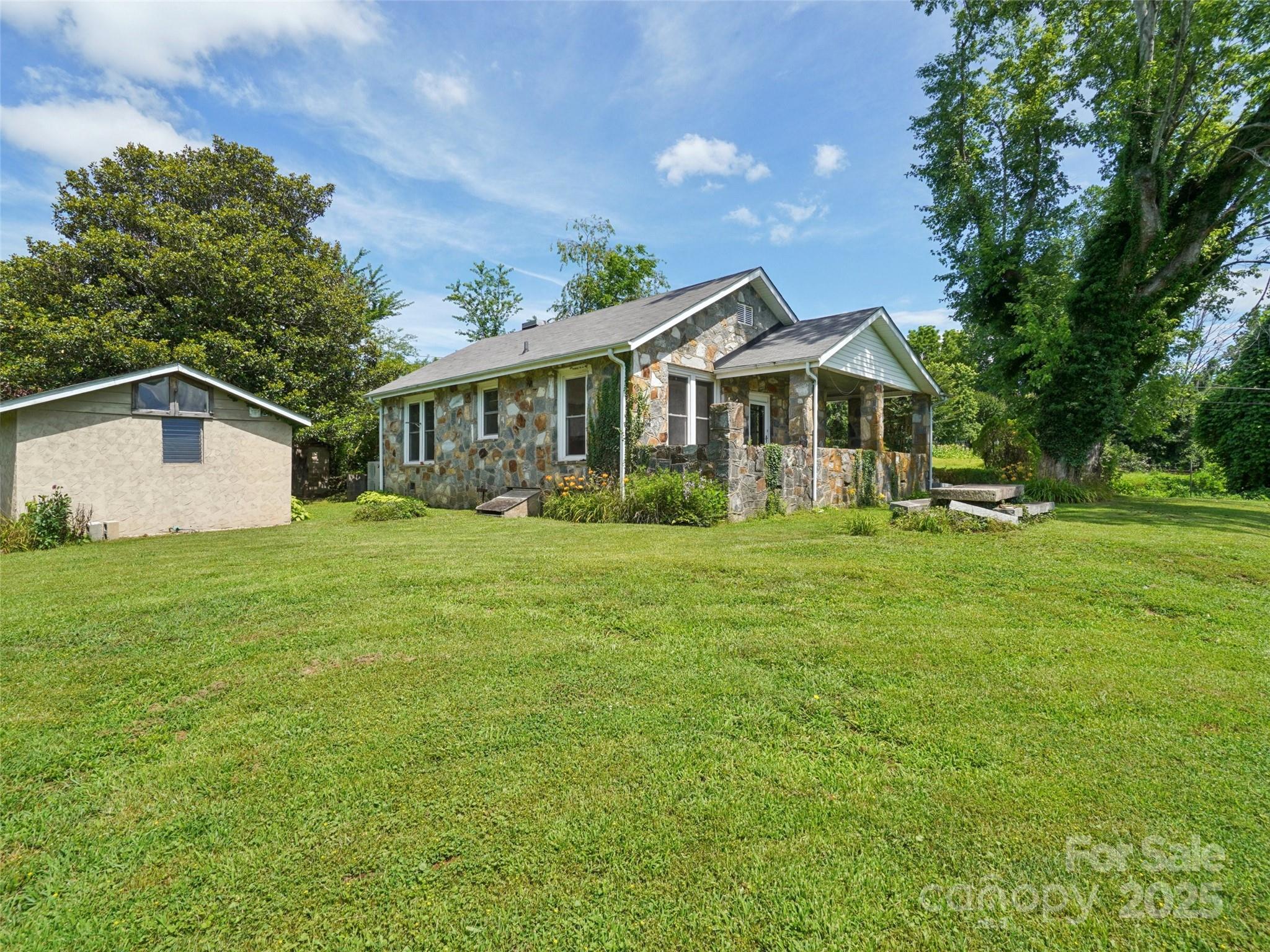 1207 Kanuga Road