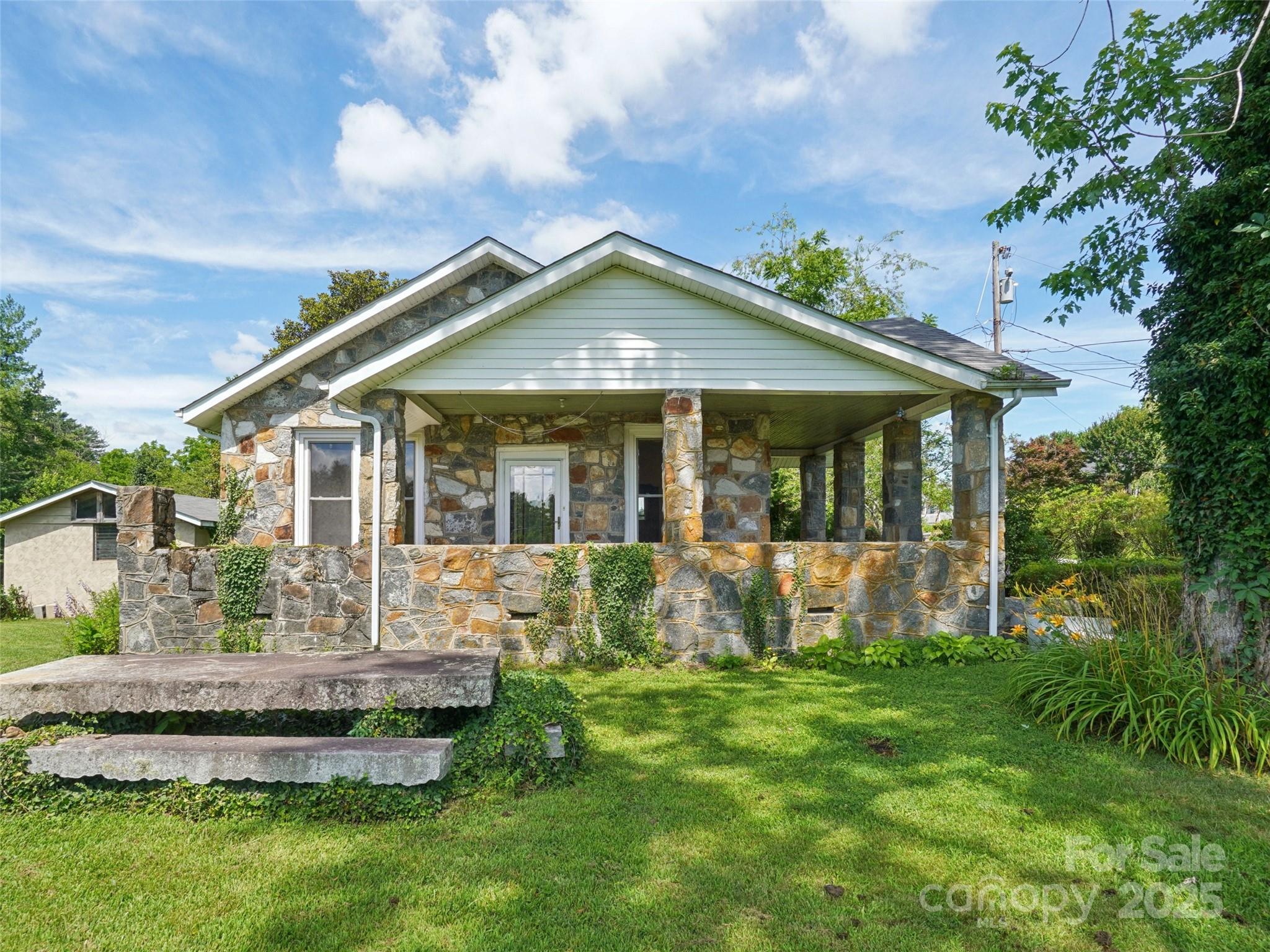 1207 Kanuga Road