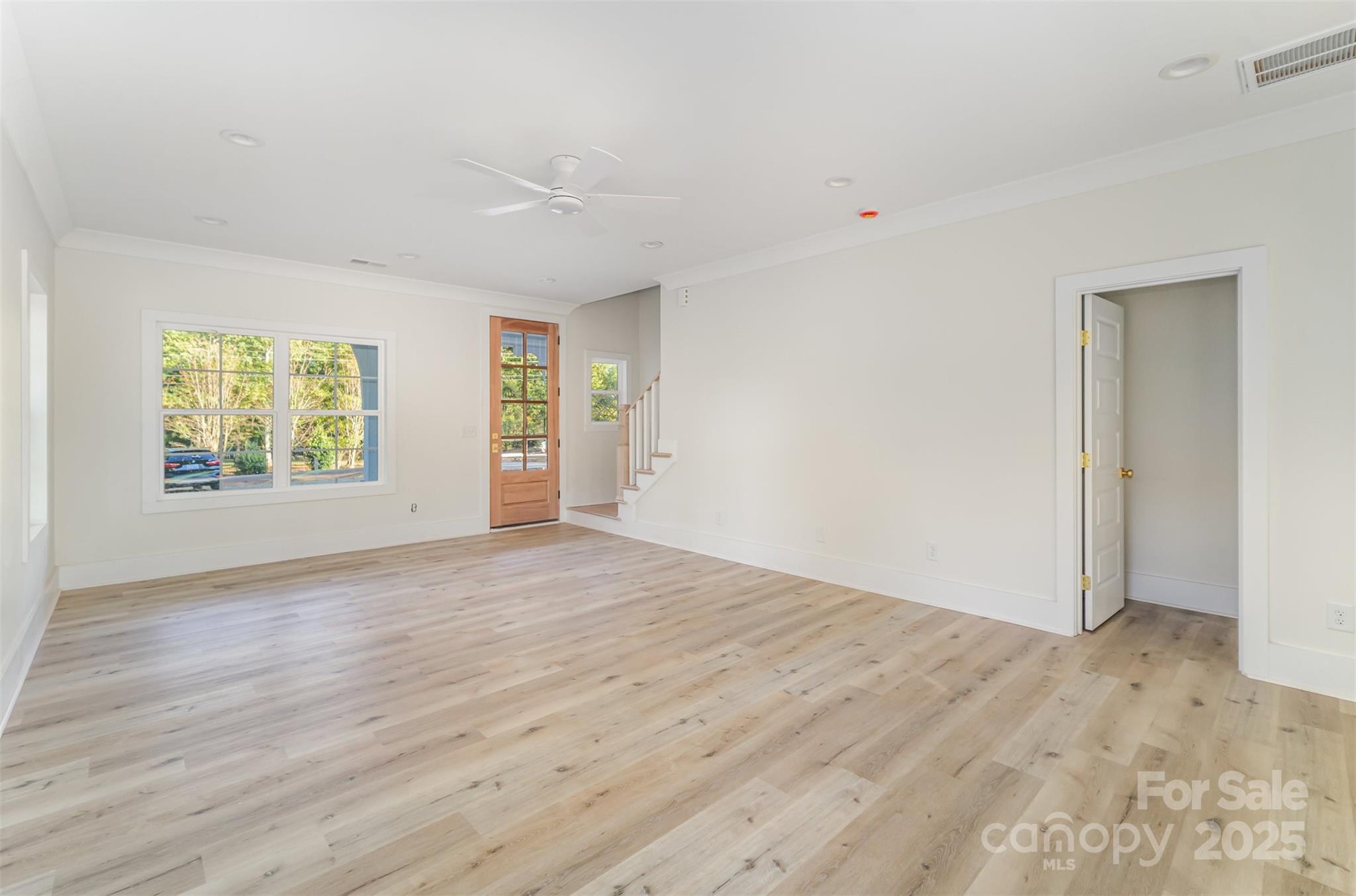 7913 Large Oak Lane
