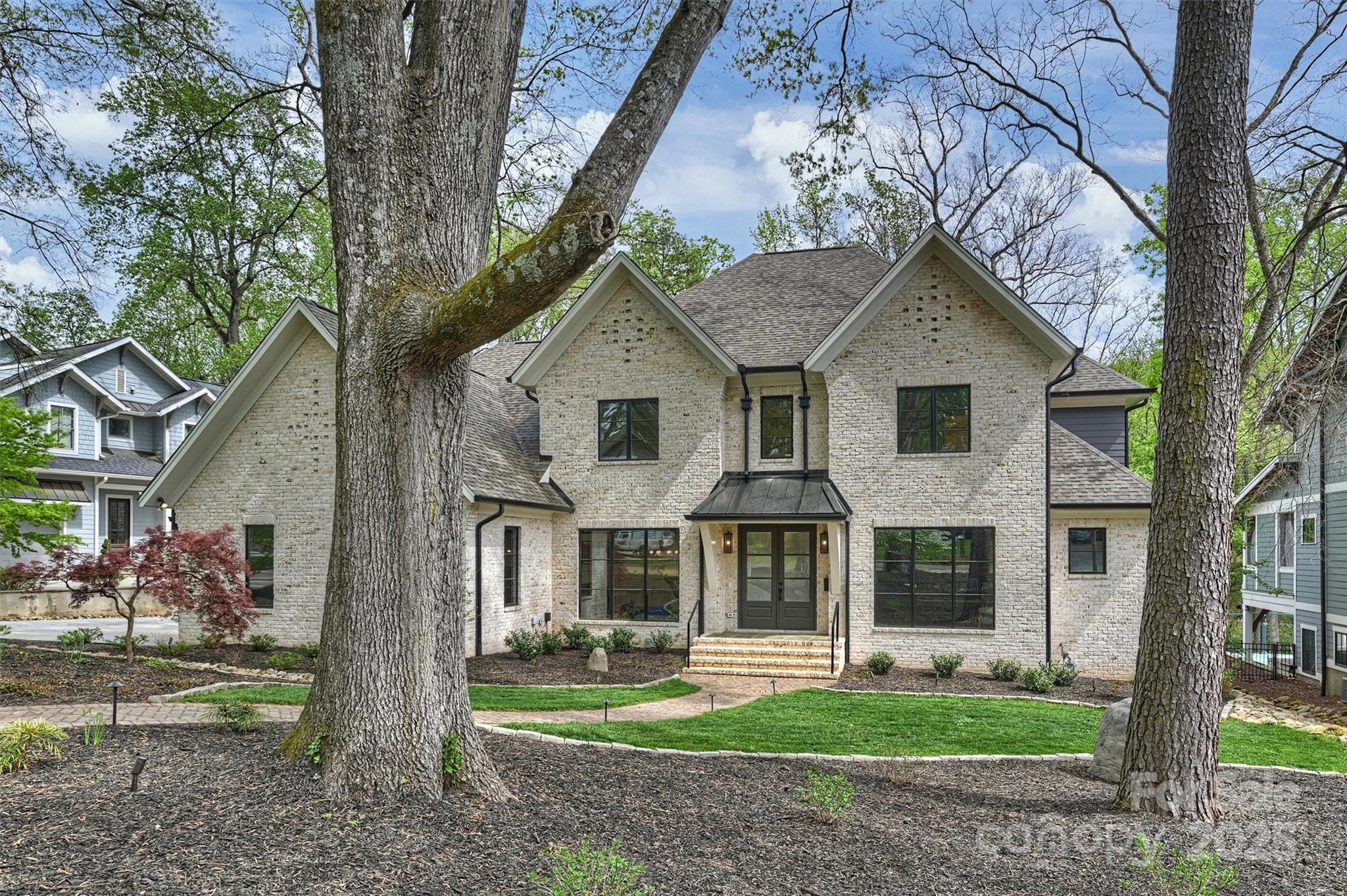 438 Wonderwood Drive
