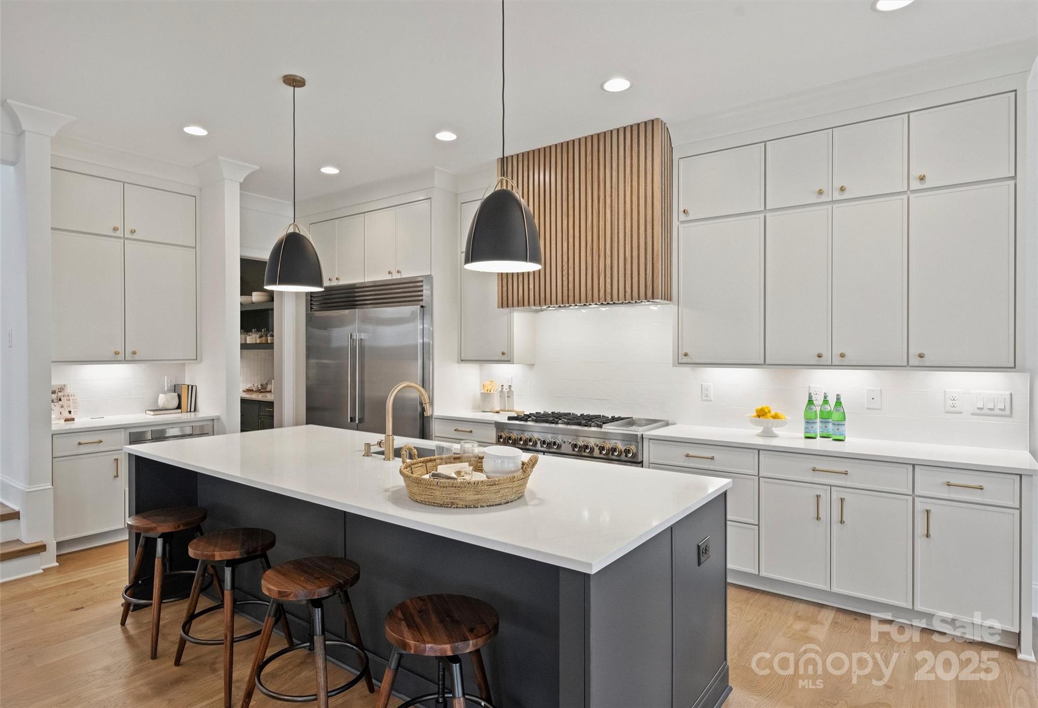 922 Everett Place