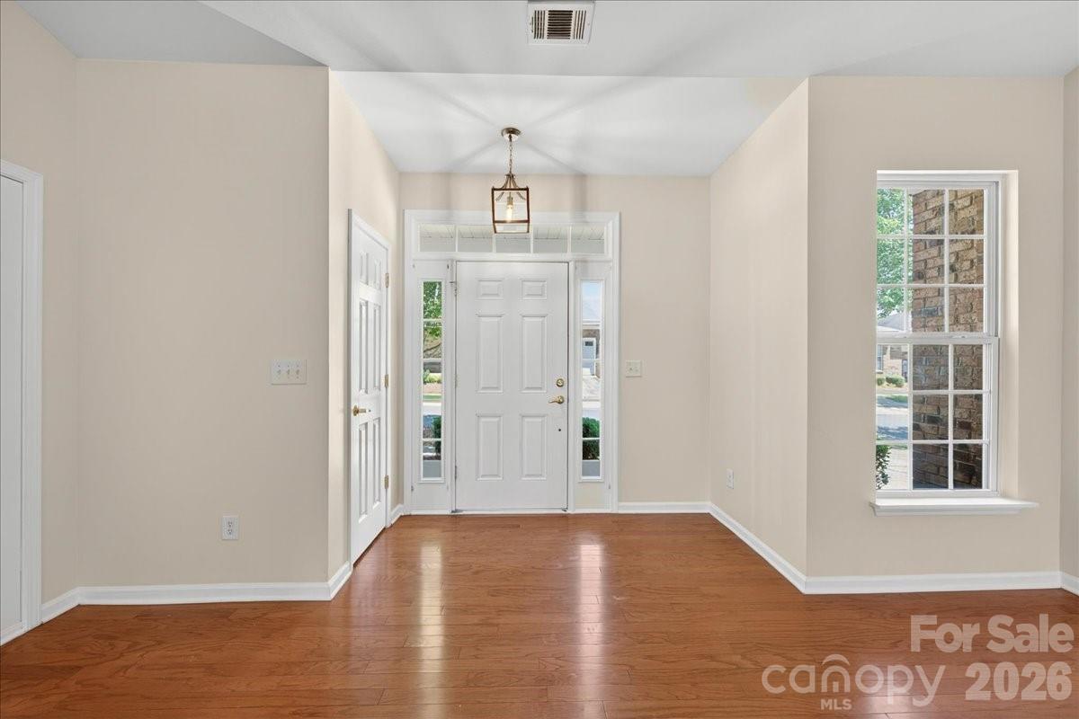 6804 Cinnamon Circle