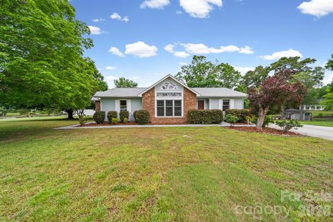 Photo of 541 Harbor Road, Norwood, NC 28128 (MLS # 4375098)
