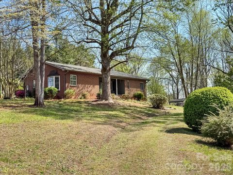 1401 E Union Street Morganton NC 28655