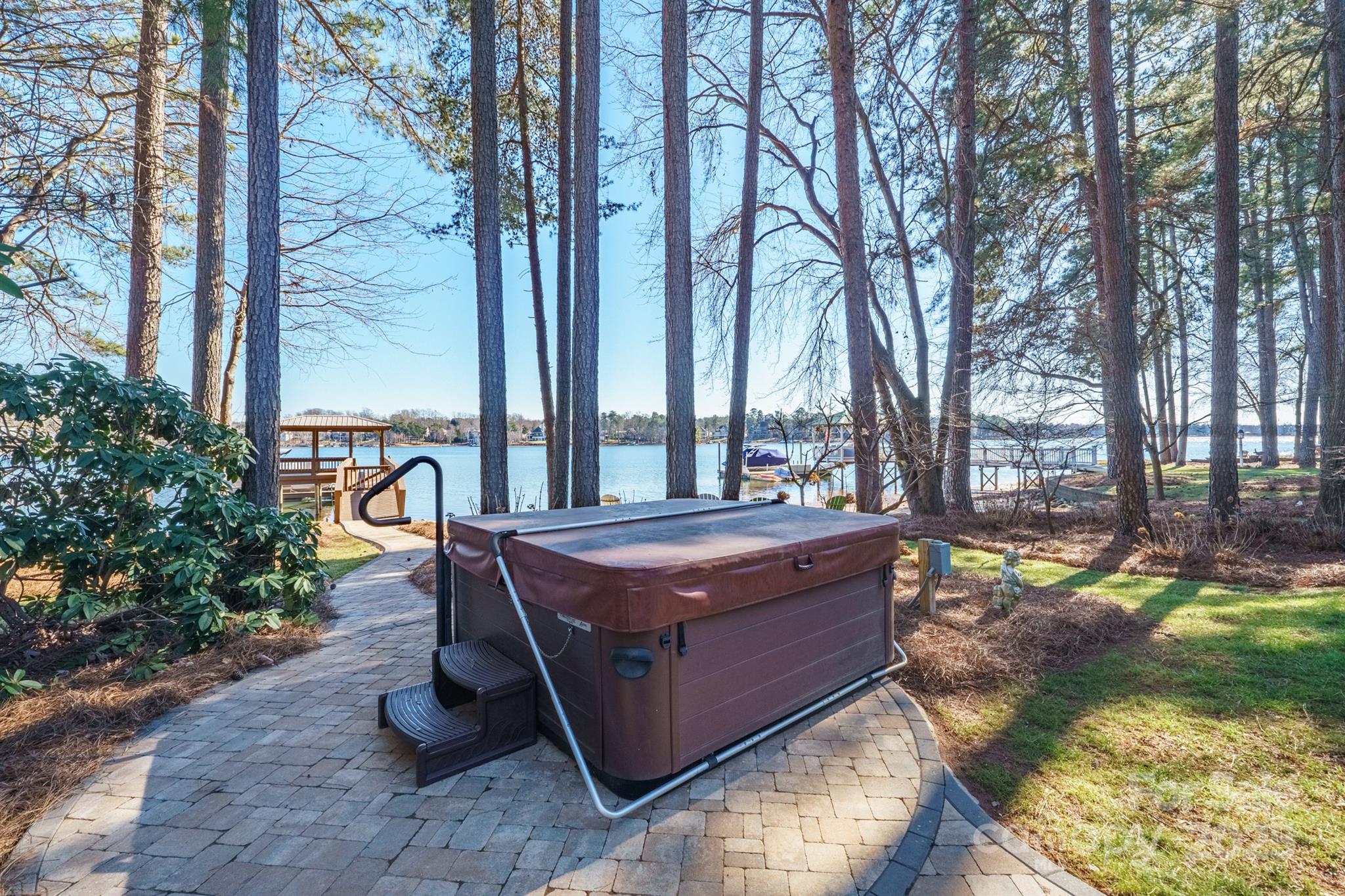 The Harbour At The Pointe - Residential