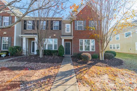 Photo of 18426 W Catawba Avenue, Cornelius, NC 28031 (MLS # 4322880)