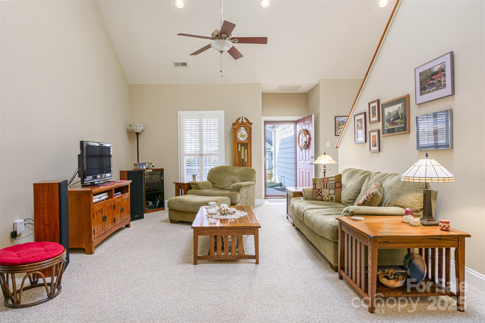 815 West Pointe Drive