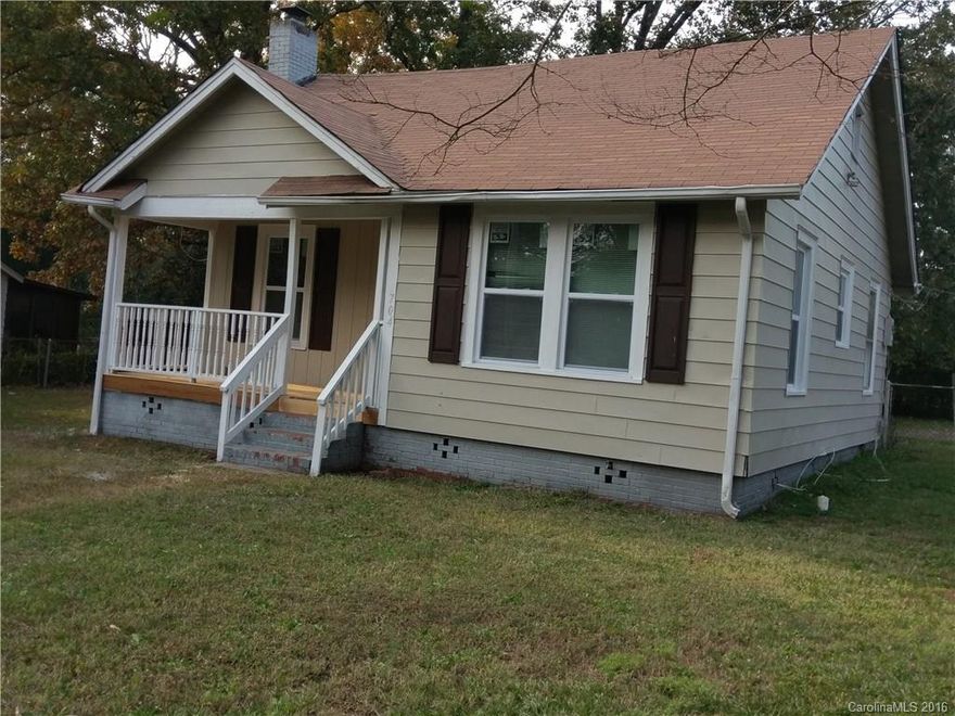 Beautiful, well maintained 2BD, 1BA home near downtown Rock Hill, large fenced, corner lot. Front porch. 10x20 concrete block outbuilding with electricity, good hobby shop. This home is a diamond "Sold AS IS"