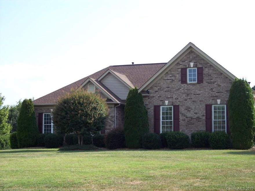 All brick 3 bedroom 3 full bath ranch ready to move in. Popular Wesley Chapel / Weddington location & Convenient to everything! Better than new with established yard, plantation blinds, and 14x15 screened porch on nearly 1 acre lot. Seller is providing a one year home owners warranty.