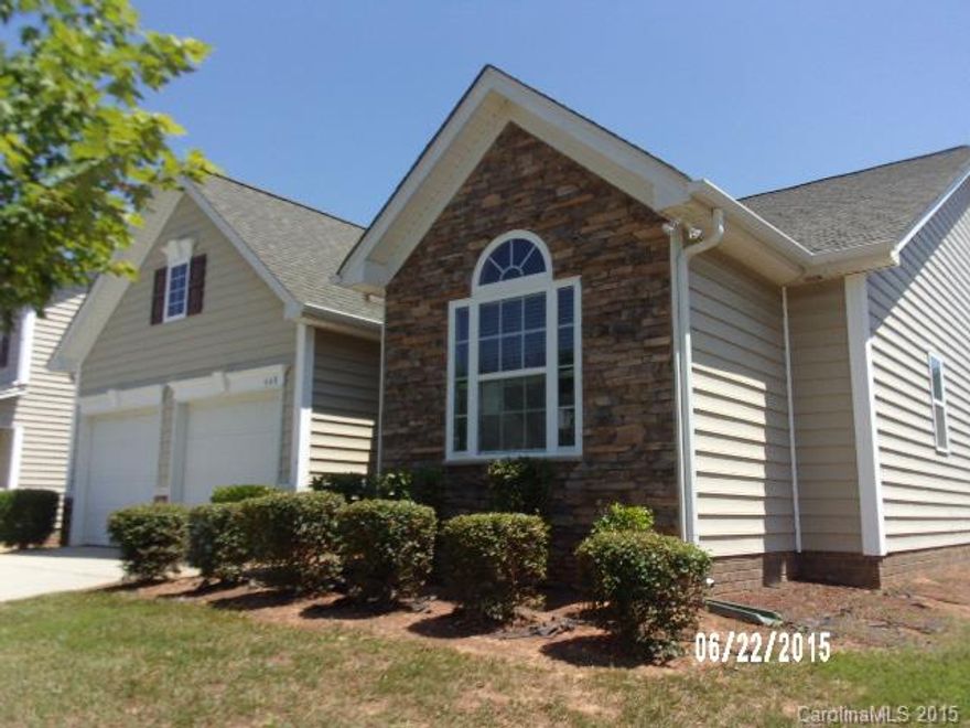 Beautiful ranch, move-in condition. Large master suite. MBA has soaking tub & separate shower. Fenced yard and covered porch. Convenient location to schools, shopping and medical.