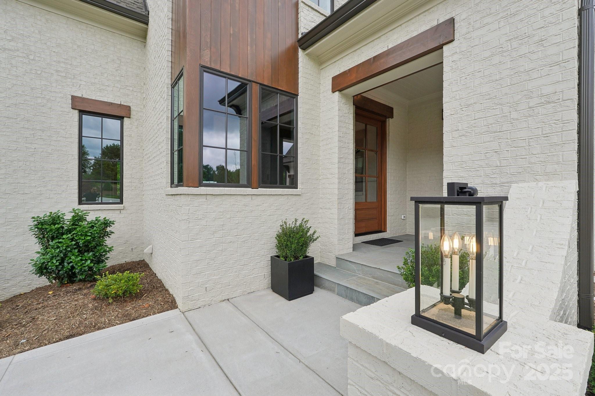 213 Crest Court