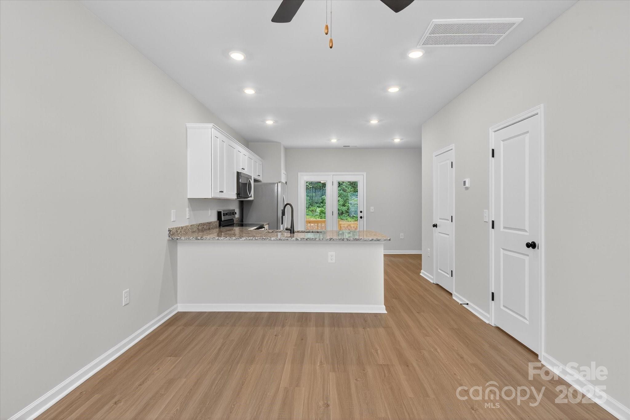 1286 Principal Featherstone Avenue