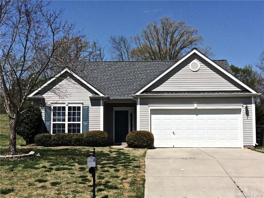 Great ranch home conveniently located to interstate, shopping and restaurants. Large Living Area; master bath w/dual sings & garden tub.