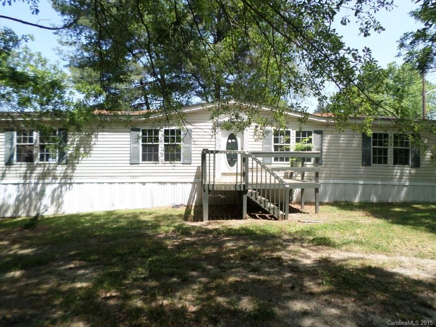 Spacious 5 bedroom, 3 bath manufactured home located close to charming downtown Clover. Great room with beautiful fireplace. Large kitchen with all appliances-including washer and dryer.