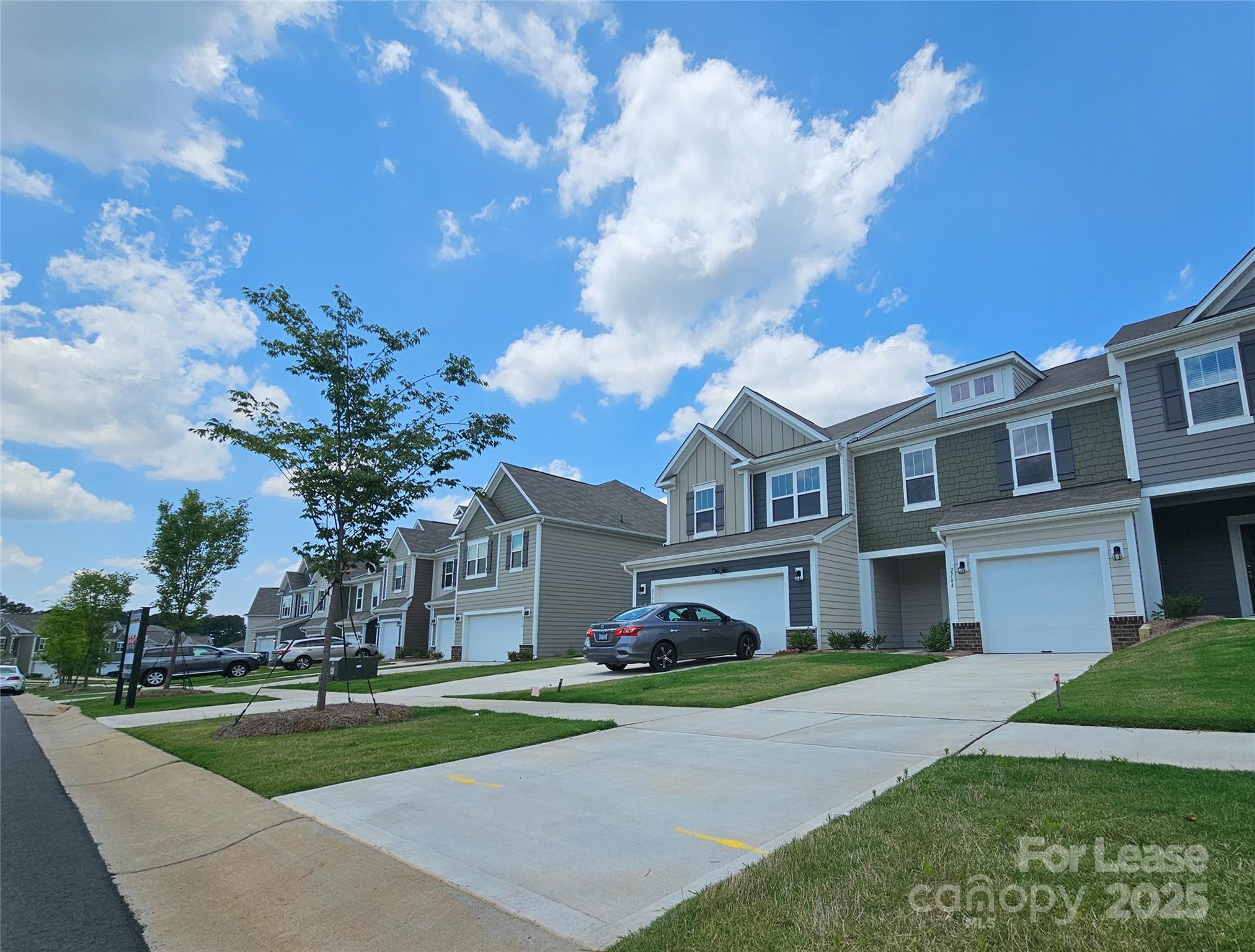 2744 Yeager Drive NW