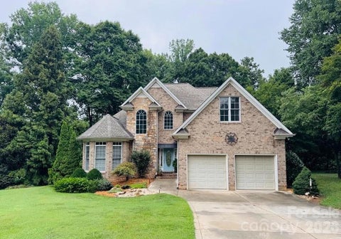 Photo of 4029 Foxes Trail, Cramerton, NC 28032 (MLS # 4407400)
