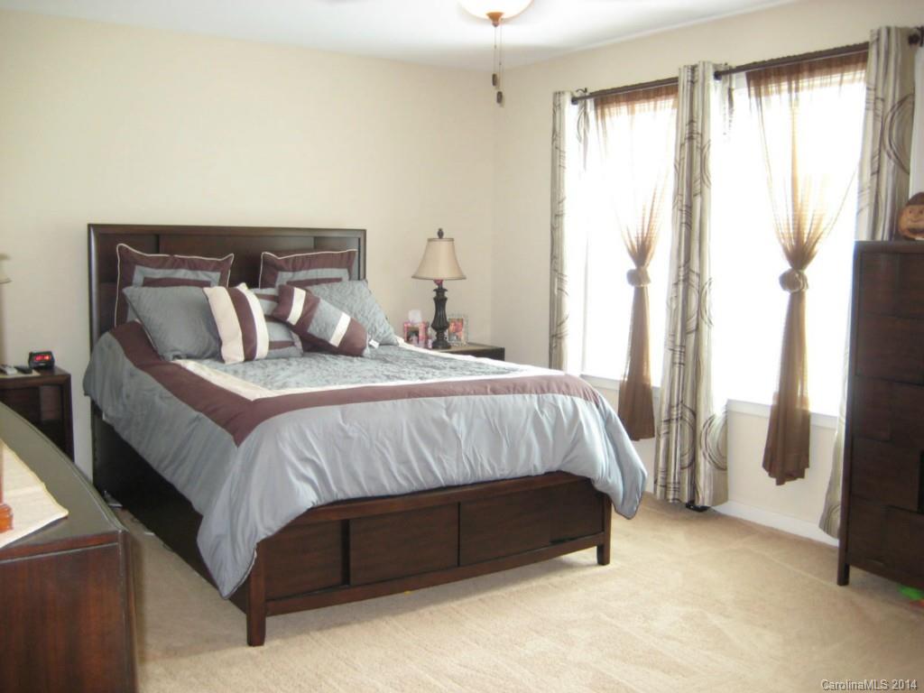 Newport Lakes - Residential