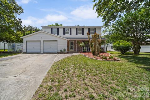 Photo of 7131 Wannamaker Lane, Charlotte, NC 28226 (MLS # 4379505)