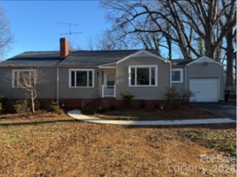 Photo of 225 Valleyview Place, Charlotte, NC 28208 (MLS # 4338172)