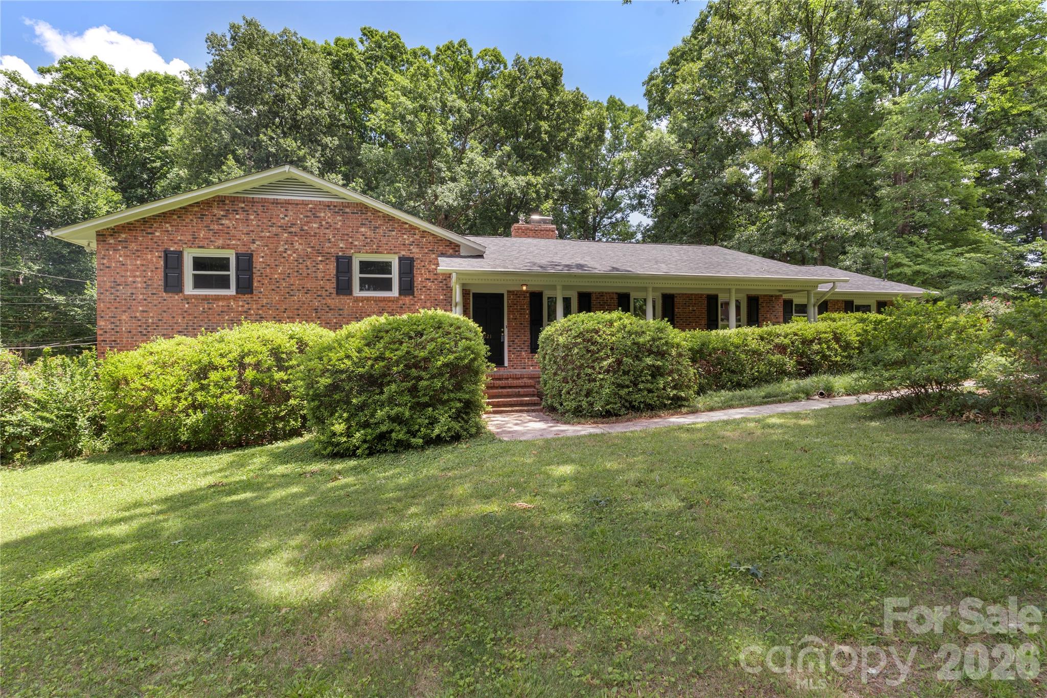 221 Kingsway Circle