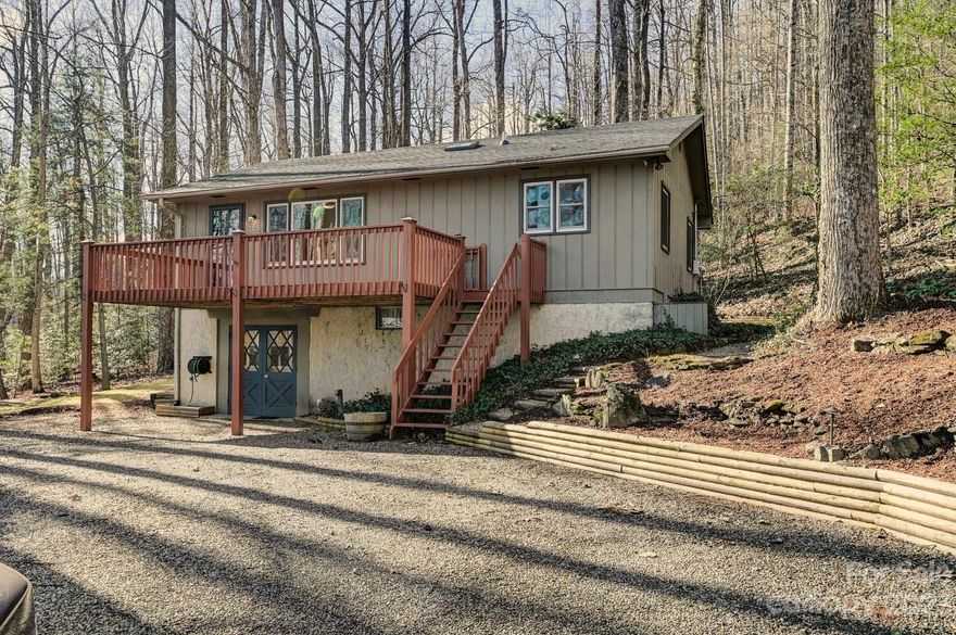 Adorable Bungalow in Flat Rock just minutes from the Flat Rock Playhouse, the Carl Sanberg Home and Historic Downtown Hendersonville.  Quiet and Private Community.  Two bedrooms and 1 full and 1 half bath on the main living level and a large bonus room in the basement.
Very well maintained and truly a must see.