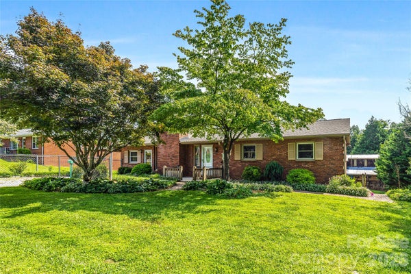 708 LOOP RD, HENDERSONVILLE, NC 28792 - Image 6adf8396abd7b118e89d3fcb9e5d4148/3973809301