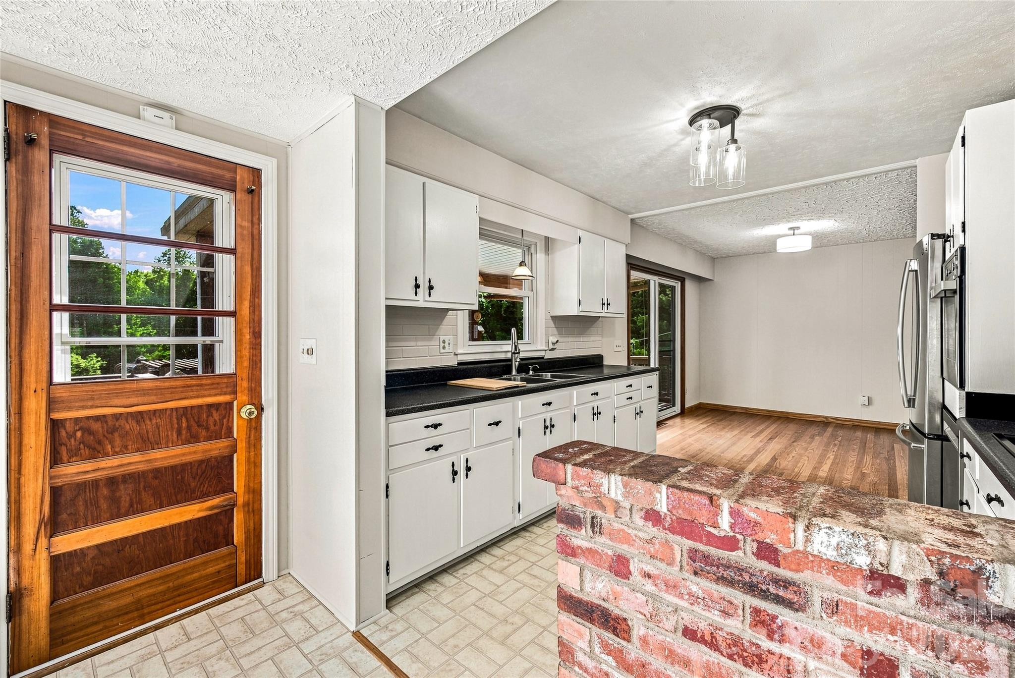 708 Loop Road