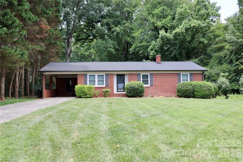 Photo of 103 Abingdon Circle, Huntersville, NC 28078 (MLS # 4413236)