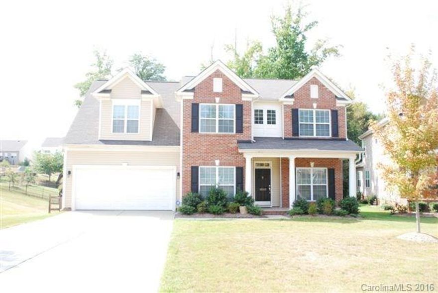 Large home located in Clairemont subdivision. 4 bedrooms, 3 full baths 
Great Fort Mill/ Indian Land location.
Open living space on main level. Kitchen has granite counters and 42 tall cabinetry. Stainless steel frig and gas stove.
Hardwoods in kitchen, entry, dining and sun room.
Large bonus room on second level.
Home has the longest driveway in the neighborhood.
Cul-de-sac location
Back yard is fenced and private with mature trees.