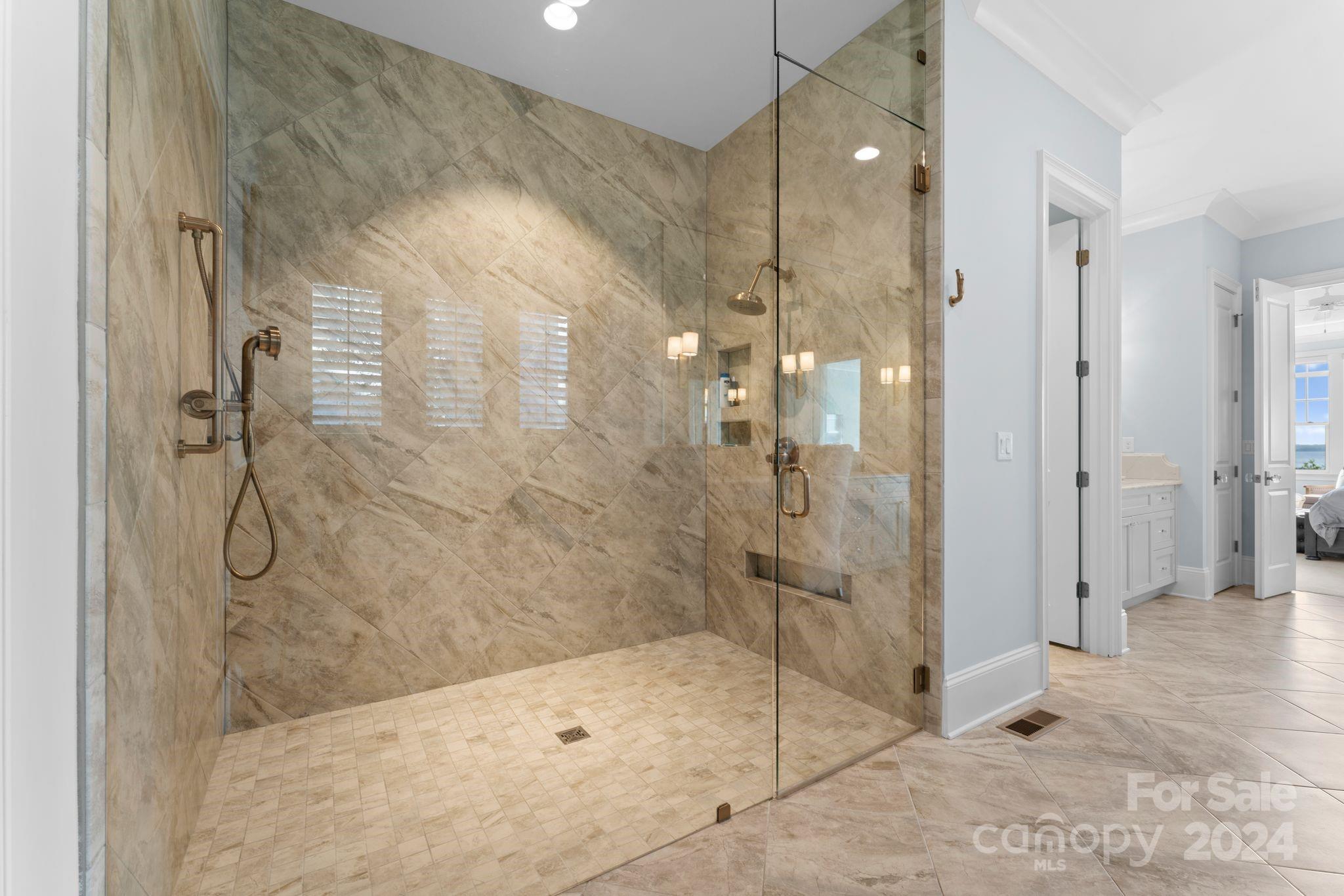 Diane Shores - Residential