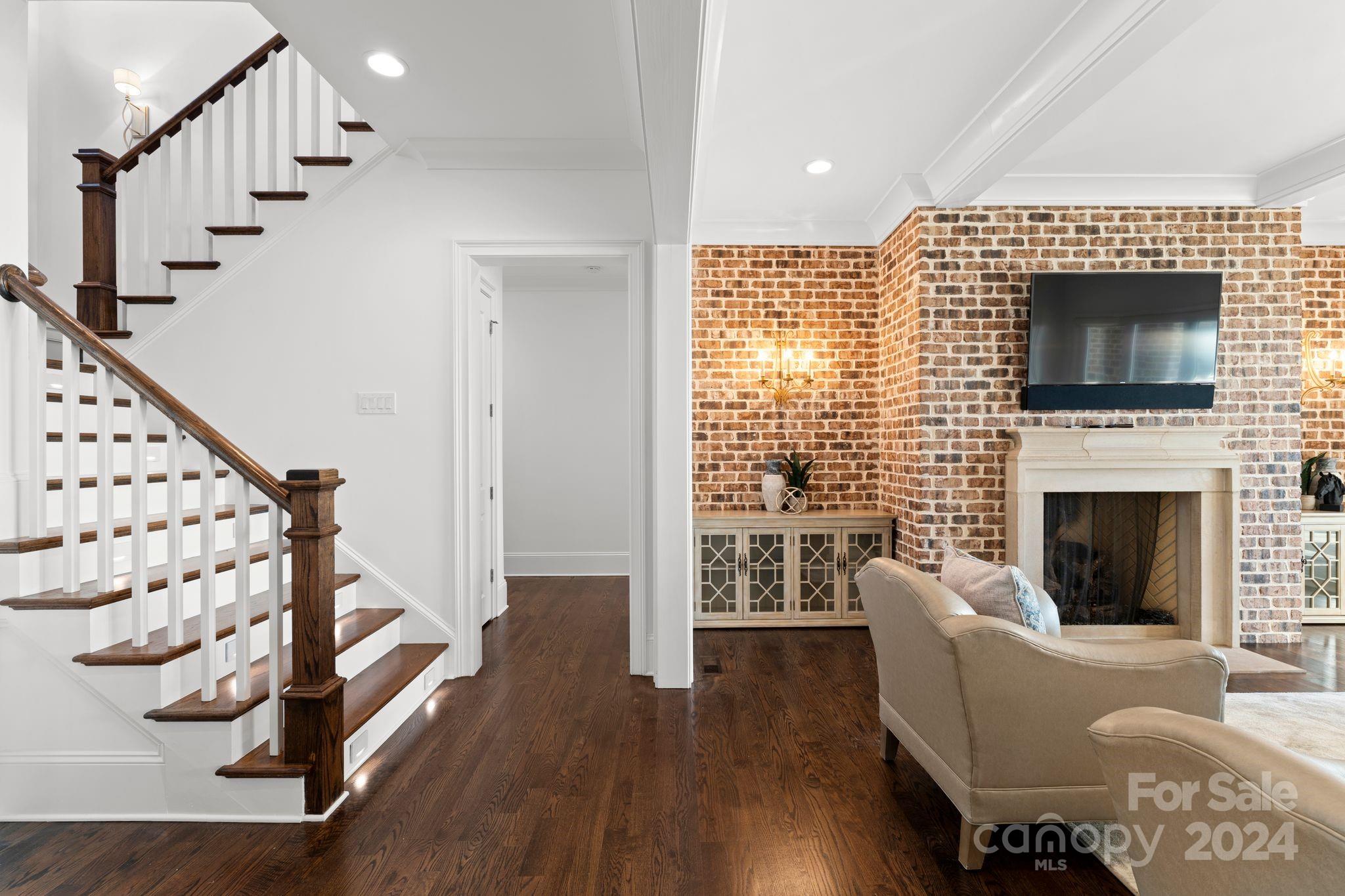 Diane Shores - Residential